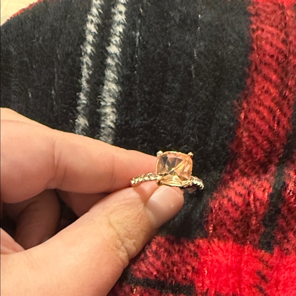 Elegant Gold-Toned Women's Ring